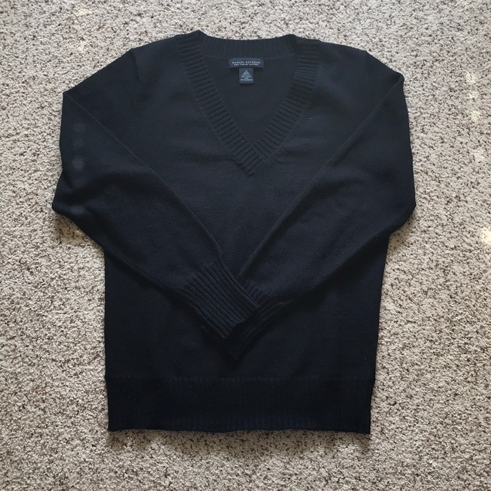 Banana Republic V neck sweater
